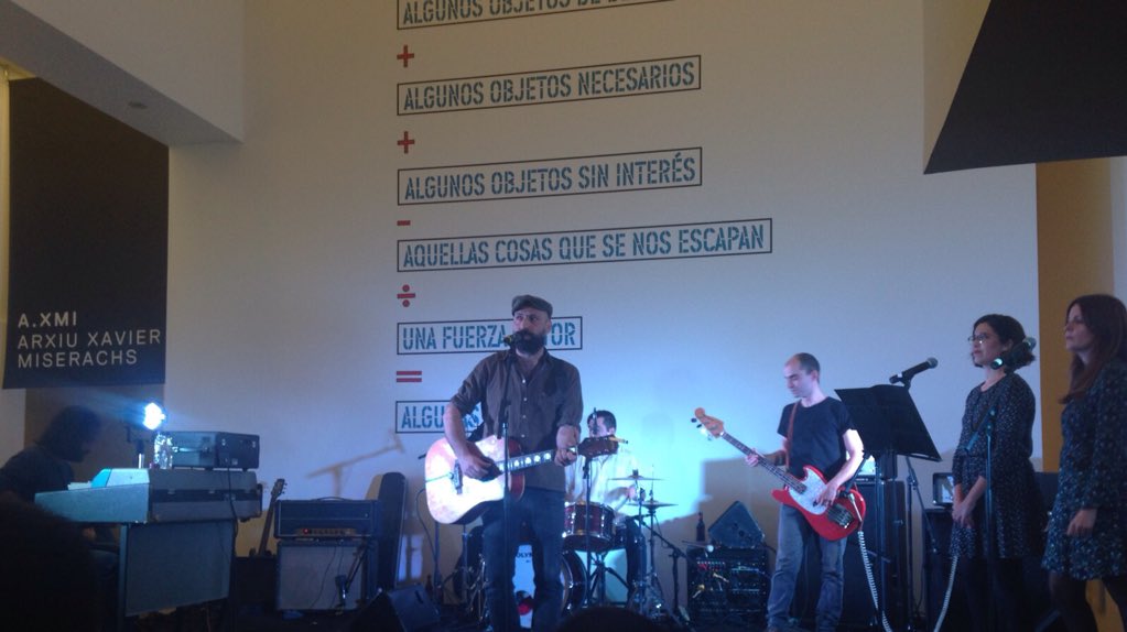 MACBA_Barcelona's tweet photo. Flamaradas presentando "Pasaje entre las cañas". Último concierto del #MACBAesviu especial de hoy. #20MACBA https://t.co/OebS5AV2Vx
