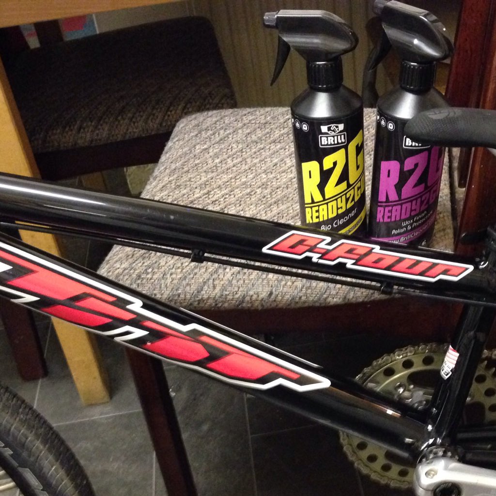 oggy4x's tweet photo. Bike looks fresh after a polish @BrillCleaner https://t.co/MPrU0b4vTr