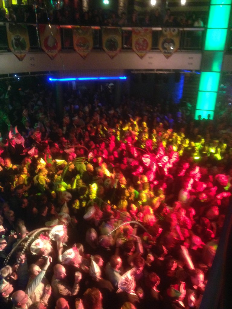 venrayhal's tweet image. Volle bak gulden humor