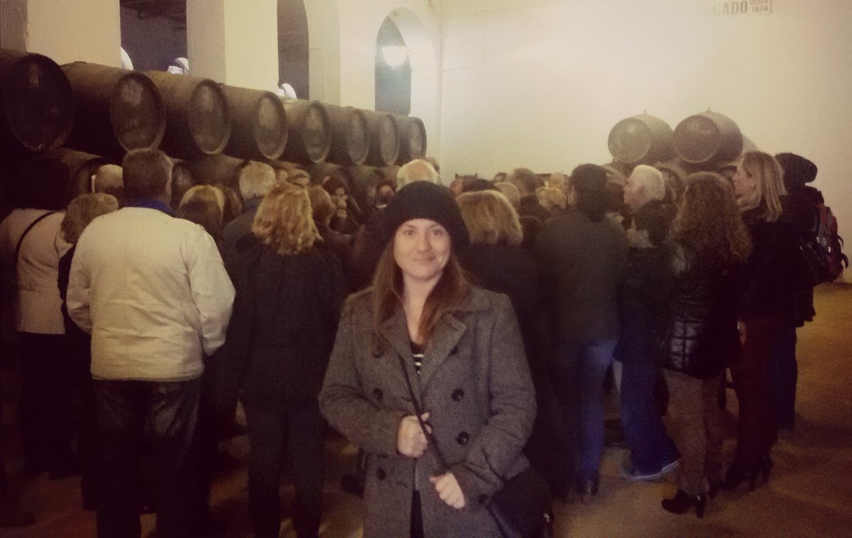 ENTRECULTURASGC's tweet photo. Hoy en las #JEP15 visitando las @bodegasdelgado y escuchando zarzurla dirigida por @ConchiMartos @puentegenilinf https://t.co/6fr9zrAaeG