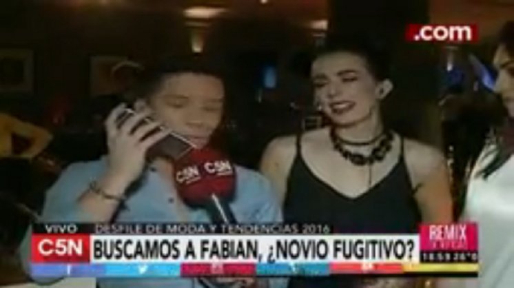 minutounocom's tweet photo. Todo un galán: le pidió casamiento a su novia por la pantalla de C5N https://t.co/4be6xd5j7r https://t.co/cAowXybpU6