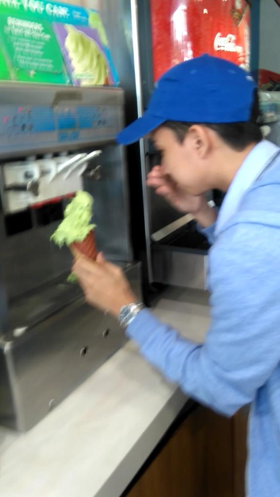 gelo_lim96's tweet photo. Family Mart ice cream be like..... 😂 https://t.co/O2H1vWvi7Q