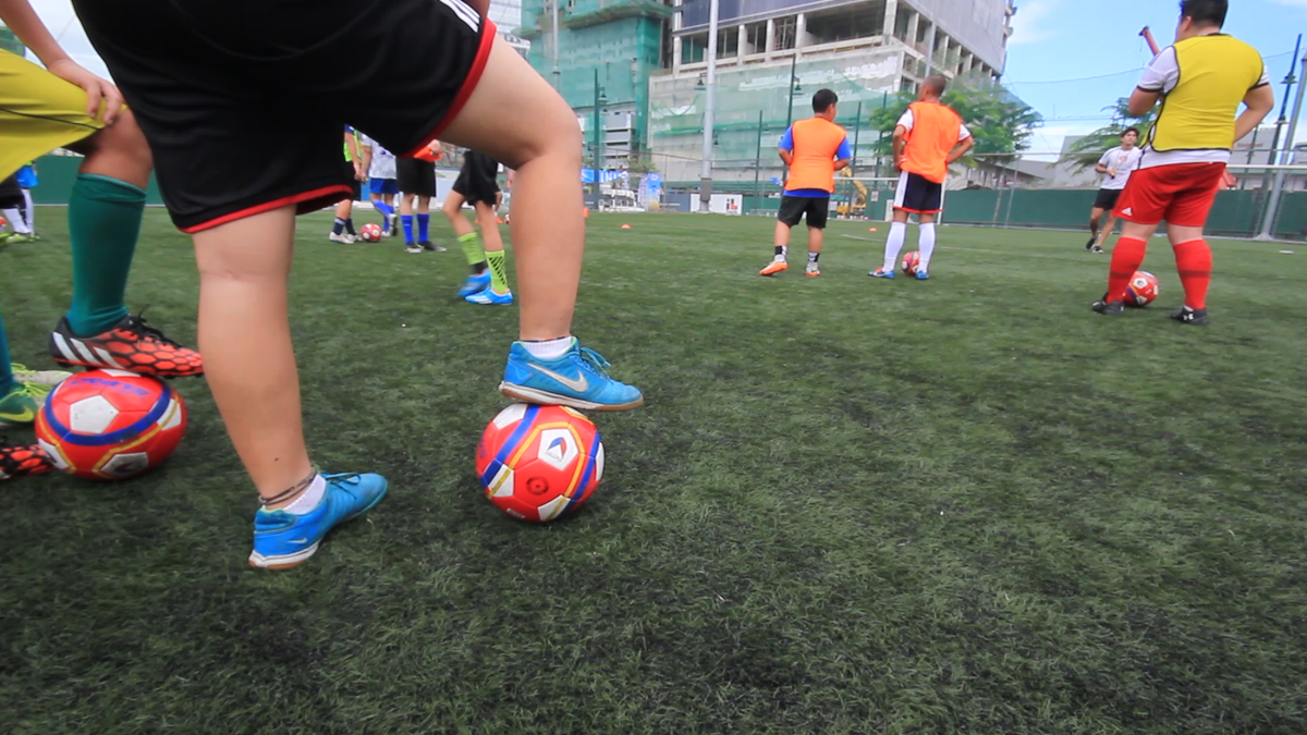 JambaJuicePH's tweet photo. Only the brave can conquer #ImpossibleMove Manila! Do you have the guts to prove your football prowess on the turf? https://t.co/lpsFdJa7vz
