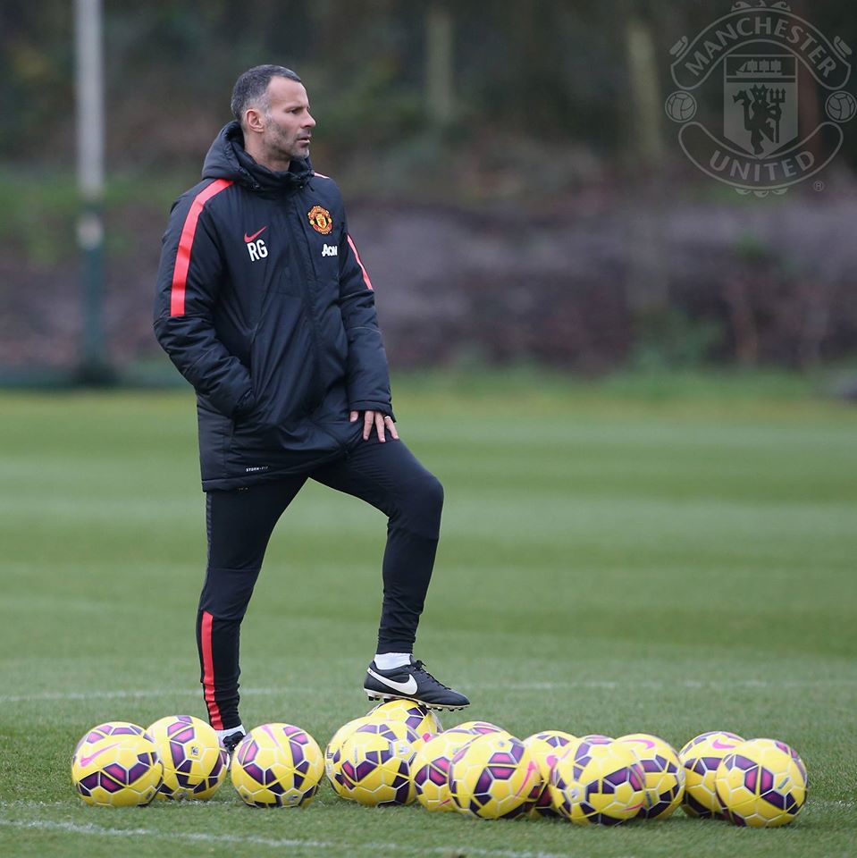 ManUtd_ID's tweet photo. Selamat ulang tahun untuk lagenda #mufc dan asisten manajer, Ryan Giggs! https://t.co/RkB99M5w80