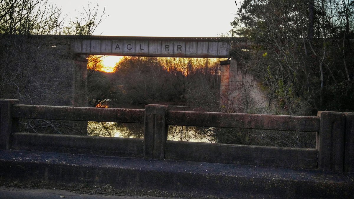 PhotoZorn_TV's tweet image. Sunset over #ManchesterGA. Decaying railroad bridge over a Creek. #alwaysbeshooting #exploringgeorgia #fox5atl