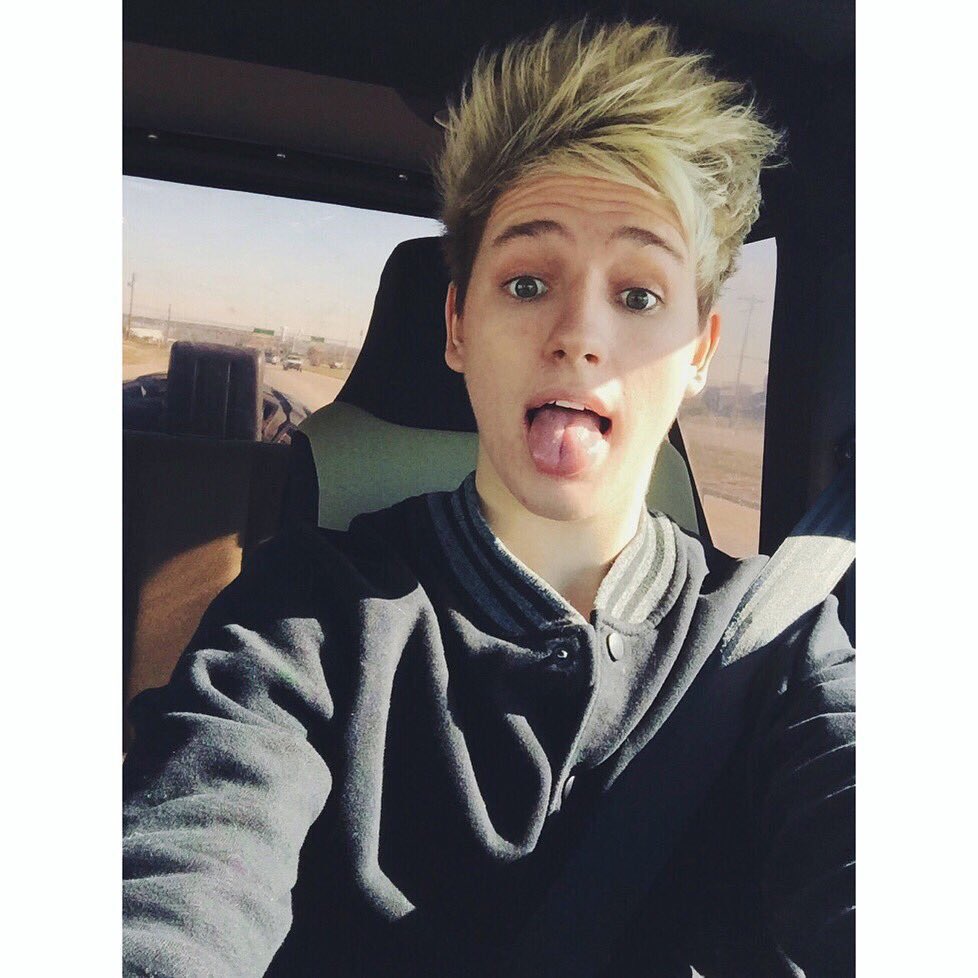 francescaleighx's tweet photo. can't remember who tagged me
@TheTideDrew, @BrooksBeau &amp; @JaiBrooks1💜 https://t.co/kchm2ZmgDP