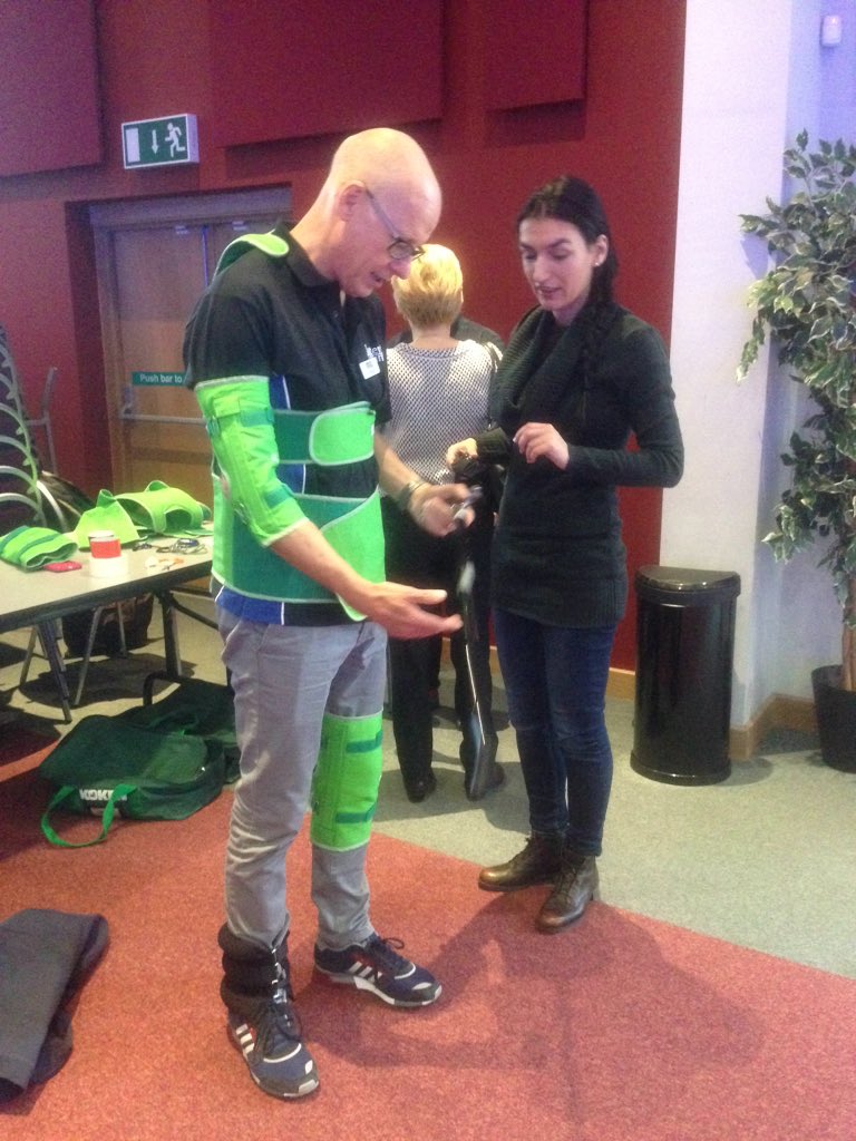 BhanuPhysio's tweet photo. Monserrat Conde, Portuguese @euPhysioPD member in UK #LLT2015 setting Philip on Functional Fitness Superstar test! https://t.co/TugLaZkK8Q