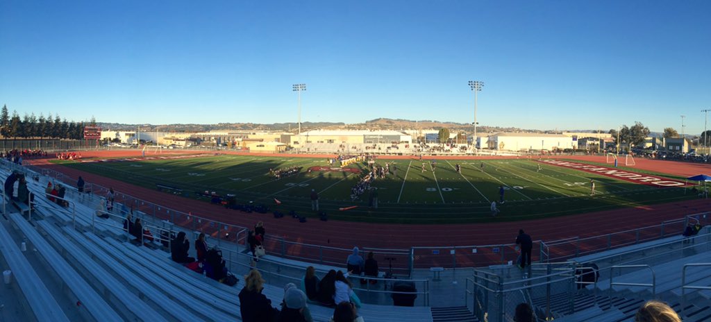 maryann_kearns's tweet photo. peewee #TBIrds vs #Crusaders ...#burrellfield ....so many memories at this field! Battle for the TurkeyBowl berth https://t.co/MLco3h6FKy