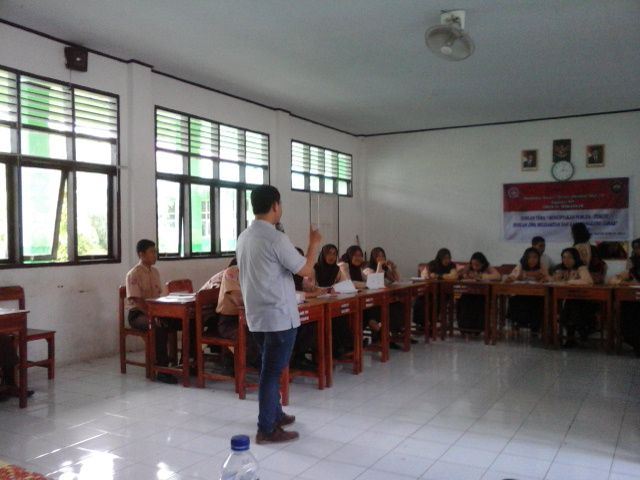 Paskibra116's tweet photo. Materi diksar hari pertama yg dibawakan oleh kakanda @AliilMakmurS https://t.co/WNizutN3Hl