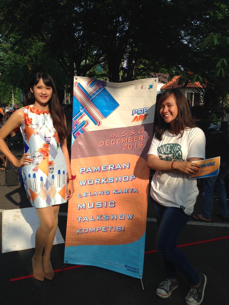 Inrare2016's tweet photo. Yukk merapat ke CFD kenalan-kenalan sama MC kece dan Maskot #INRARE2015 yg ga kalah kece!!😁😙 ada live musik jg loh!🎶 https://t.co/dDjWnC8f7p