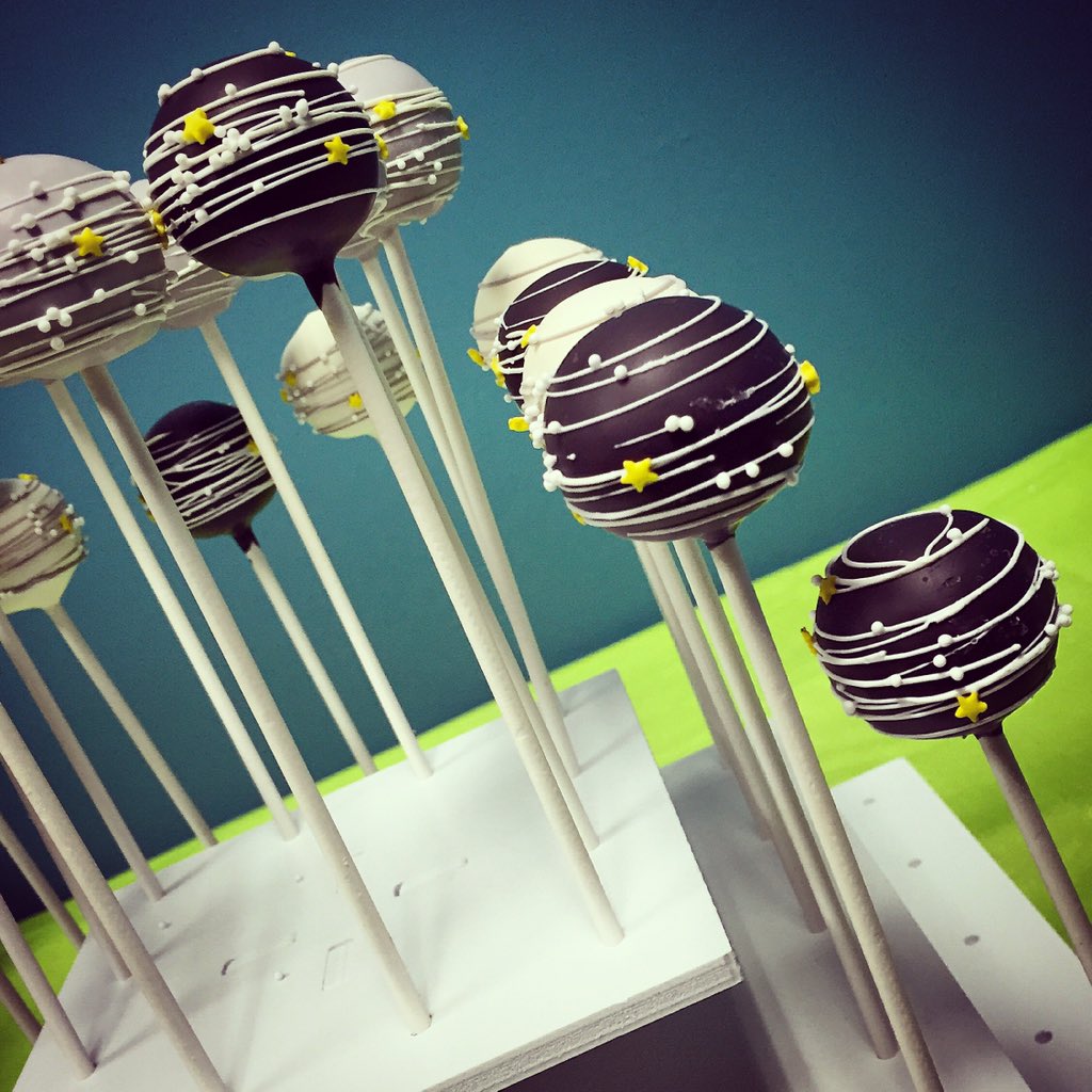rjcsalinas's tweet photo. Black cake pops matter. #blackcakepopsmatter #relax #itsjustajoke #twinklebakery #twinklebakerytwins #cakepops https://t.co/eKaOPqyWxP