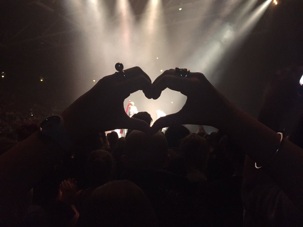 CandiceMattrand's tweet photo. Super concert @MaitreGims accompagné de @VITAA ❤️👍🏻

@MattrandLucie @MaevaAllary https://t.co/bKMTG4TLsc