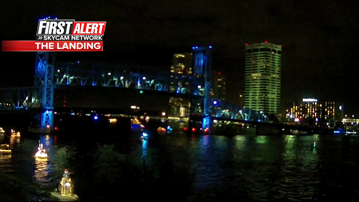 wxgarrett's tweet photo. JAX #LightBoatParade is ongoing. Here's a look from our First Alert Skycam at The Landing. #FirstAlertWX https://t.co/VrRxGyg8ny