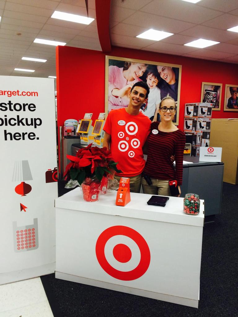 kmrocco21's tweet photo. Store Pick Up -Makin it easy for team &amp; guest-we staffed a desk with our best #betterinmentor #T2322  #bringonsanta https://t.co/7Sz8okxRJC