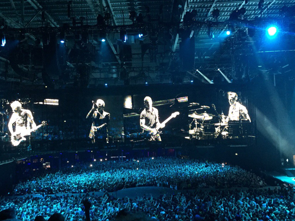 DeborahCogley's tweet photo. What an amazing night at U2 in Dublin #poweredbysalesforce https://t.co/qtkOc0XFqJ