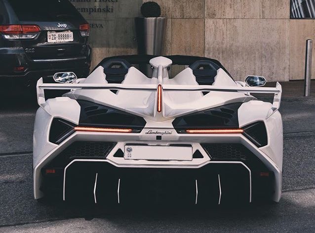 MotorKings's tweet image. Can't beat the ass of a Lambo