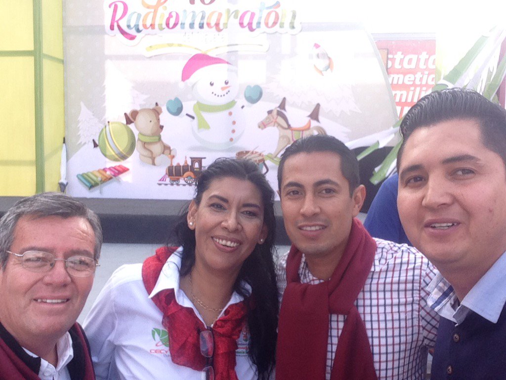 DavidMarrufoV's tweet photo. 16 RadioMaraton @RMDGO2015  #UnRegaloUnaSonrisa @Tere_AdelC @JHerreraCaldera @Jaime_BarriosV  @HectorVelaV https://t.co/QPD8Hvf9l0