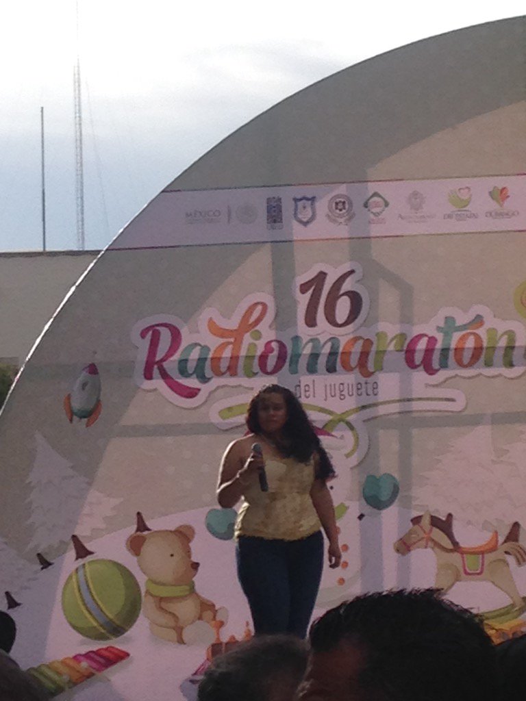 DavidMarrufoV's tweet photo. 16 RadioMaraton @RMDGO2015  #UnRegaloUnaSonrisa @Tere_AdelC @JHerreraCaldera @Jaime_BarriosV  @HectorVelaV https://t.co/QPD8Hvf9l0