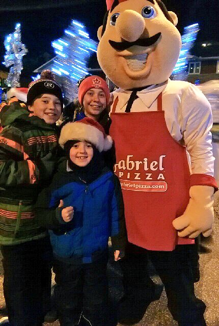 GabrielPizza's tweet photo. #ChefGabe spreading #Parade of Lights #cheer @HeartOfOrleans #family #holidays #WeLoveParades https://t.co/vrBOdNkHES