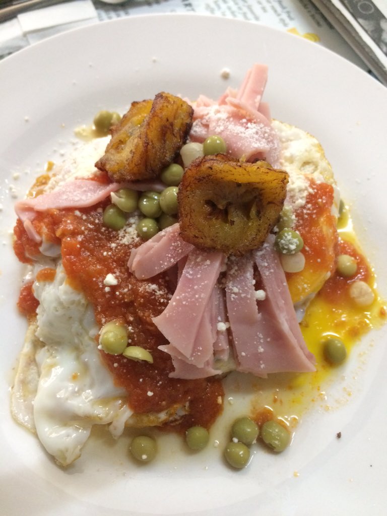 Ponchote's tweet photo. Muerto de cansado, pero podría llorar de contento! GRACIAS Mérida! Y que Delicioso se come! Y q excelente gente! https://t.co/ui09SO3Vfx