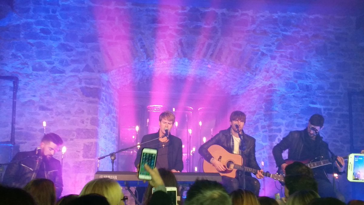 nikkide2012's tweet photo. What a super nite ❤@Bremore Castle @Kodaline @SteveKodaline @markkodaline @VinnyKodaline @JayKodaline #VevoGoShow https://t.co/HI3vzRhD6L