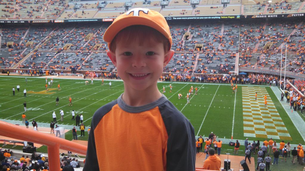 JDuncan722's tweet photo. Kaden's first Tennessee football game! https://t.co/LtYjOseHhX