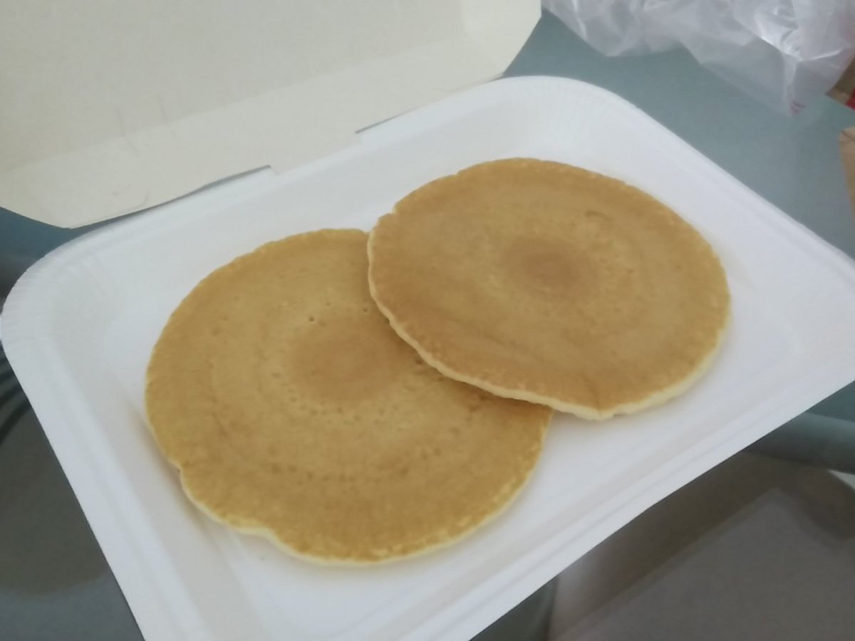 colouredthreads's tweet photo. @McDonalds_SG I'm sad, my Breakfast Bundle 2 delivery, my Hotcakes has only two hotcakes inside. False advertising? https://t.co/JZ6QqJ7XHF