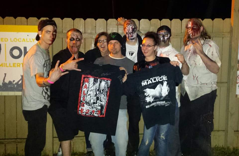 RealMalice213's tweet photo. Awesome submitted fan pic! Fucking love our fans they are so fun! #fans #Friends #family #concert #signstuff https://t.co/OEmlCoZojH