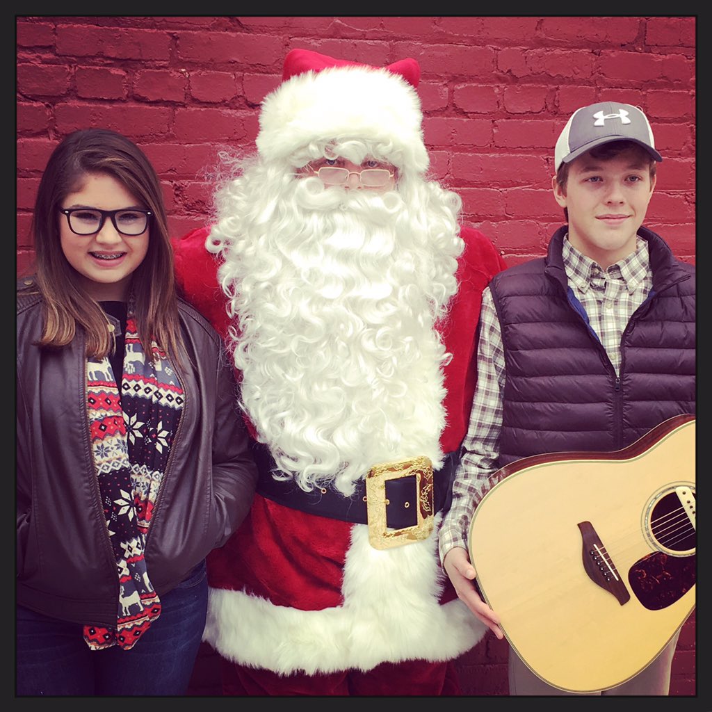 tracimckenzie's tweet photo. Great job, today! #emmyandkyle #downtownchristmasnight #decaturchristmasparade 2015 https://t.co/UUewlnzn44
