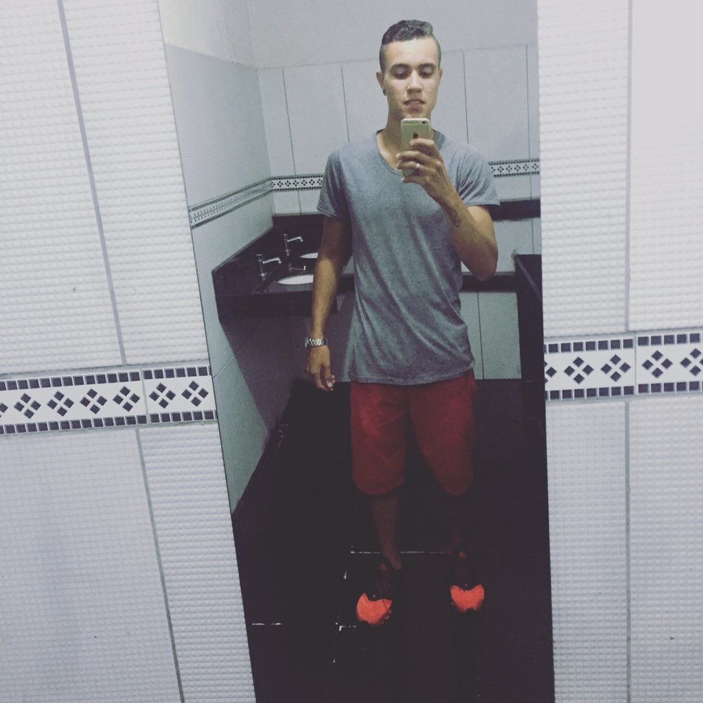 VMaarquez's tweet photo. #NdeeNaldinho😎✌️ https://t.co/XocNGh2QZr