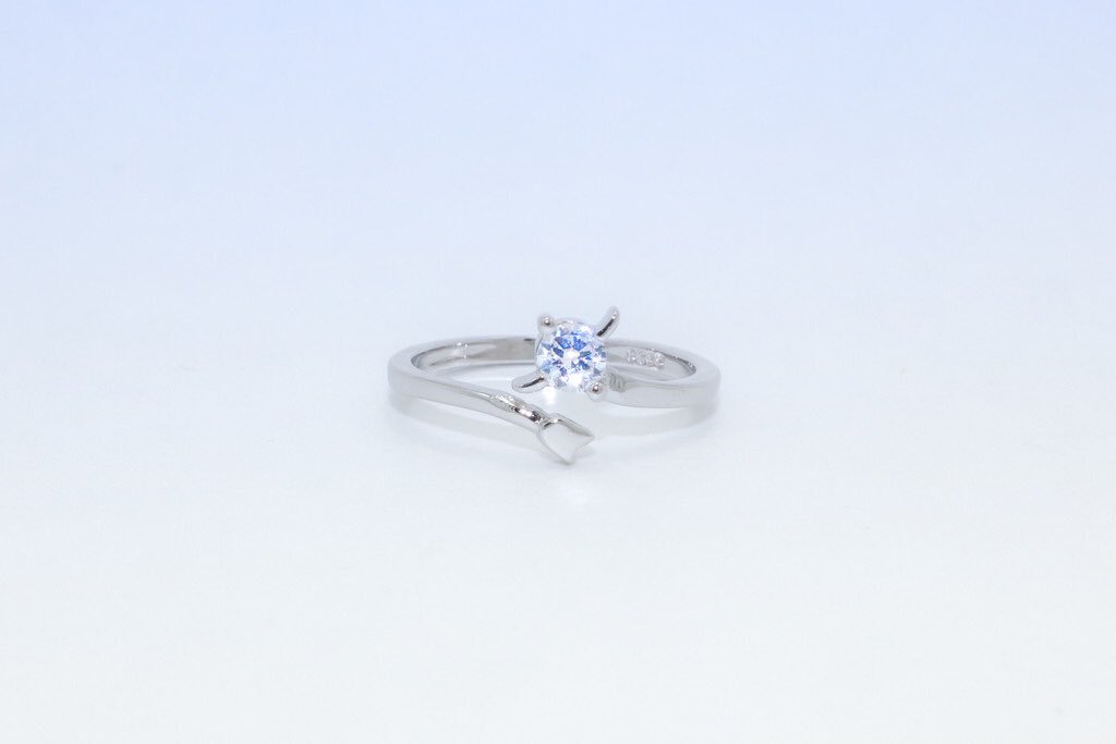 ZoboStyle's tweet photo. Zodiac Rings from https://t.co/dOskDDMbWx would make the perfect gift for the holidays. 💕 🔮 https://t.co/ADgzSzW3R3