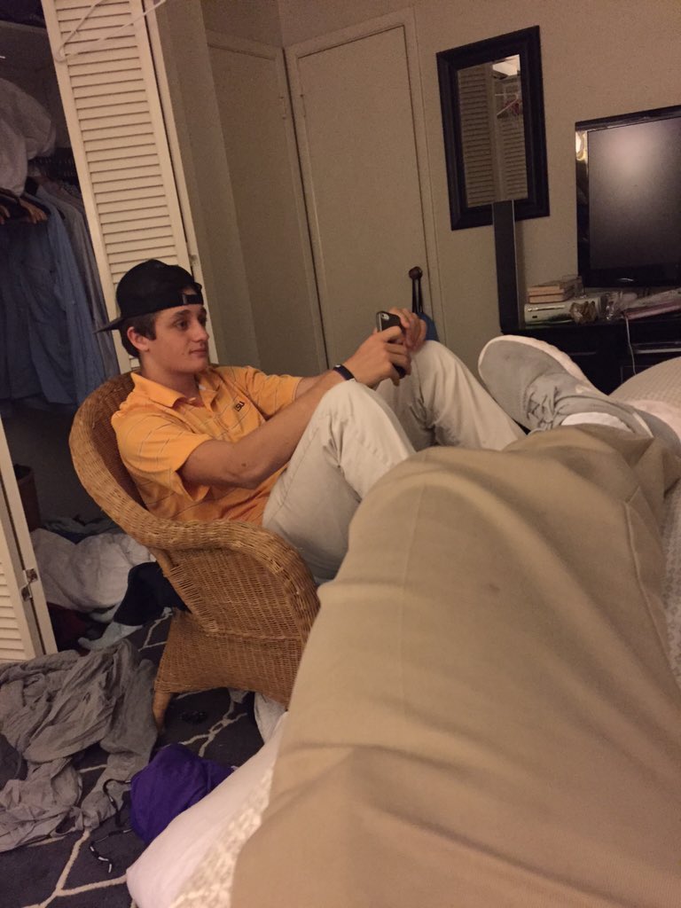 ROOAAAADTRIPPPP's tweet photo. BD3 SOJOURN https://t.co/oN43UORHOt