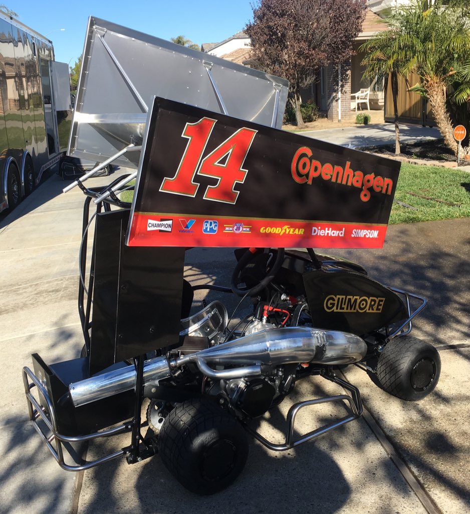 ChuckGurney's tweet photo. Brand new outlaw kart with a Foyt retro look #aeroadvantage #squaretank https://t.co/xDpzK4vpRk