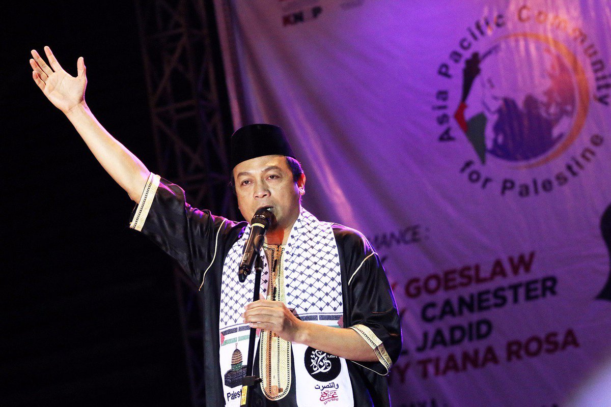 PSD2015_'s tweet photo. Ustadz @bachtiarnasir Lelang Syal Untuk Palestina Seharga 100 Juta #PalestineSolidarityDay @Aspac4Palestine https://t.co/a9nUhzs3hc
