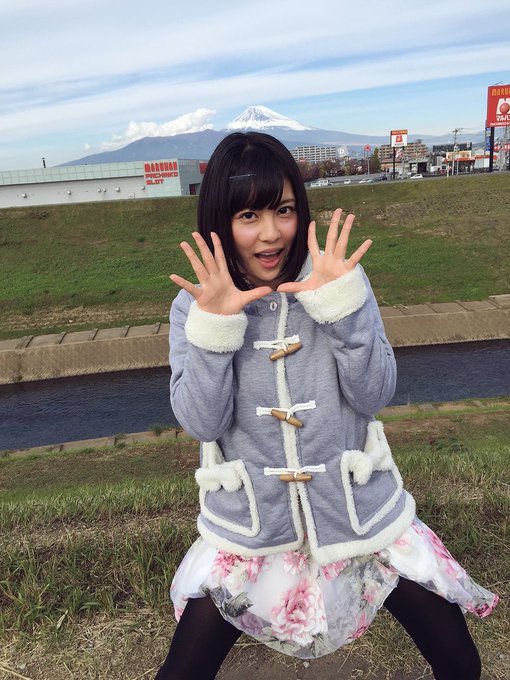 富士山 ｉｎ土手  はしゃぐ松岡٩( ᐛ )( ᐖ )۶ https://t.co/NTc6HGTqyA