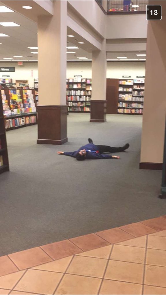 Nasha189's tweet photo. meet me in the Romance section at barnes n nobles https://t.co/zhYfSaLUyl
