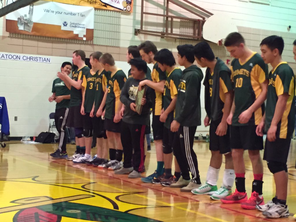 CDuffStuff's tweet image. Melfort Comets receiving their gold medals! #llcs4a #nlsd113 #shsaa
