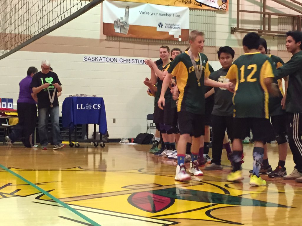 CDuffStuff's tweet image. Melfort Comets receiving their gold medals! #llcs4a #nlsd113 #shsaa