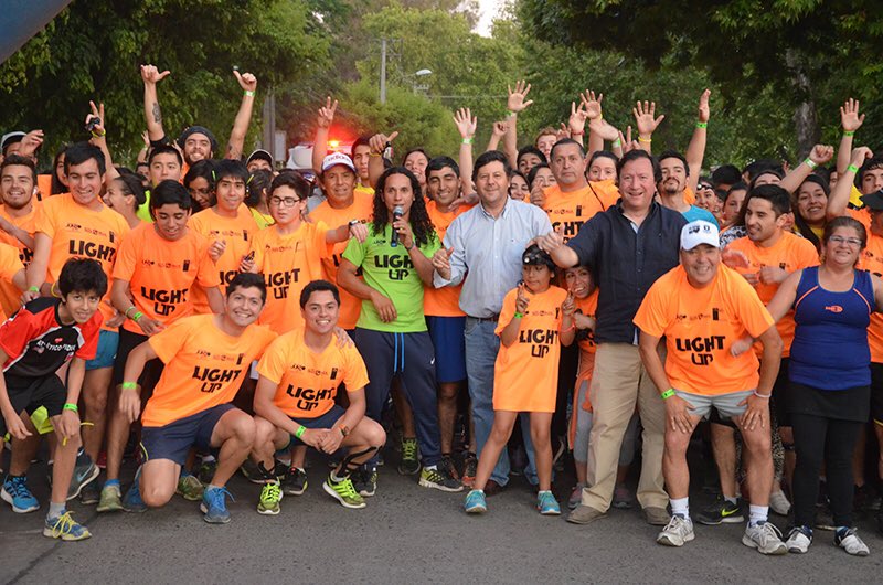 SenadorCastro's tweet photo. Gran actividad #lightup2015 felicitaciones a los equipos de @IMTalca @ActivaTalca y a toda la gente que participó! https://t.co/MBUfFIQTIA