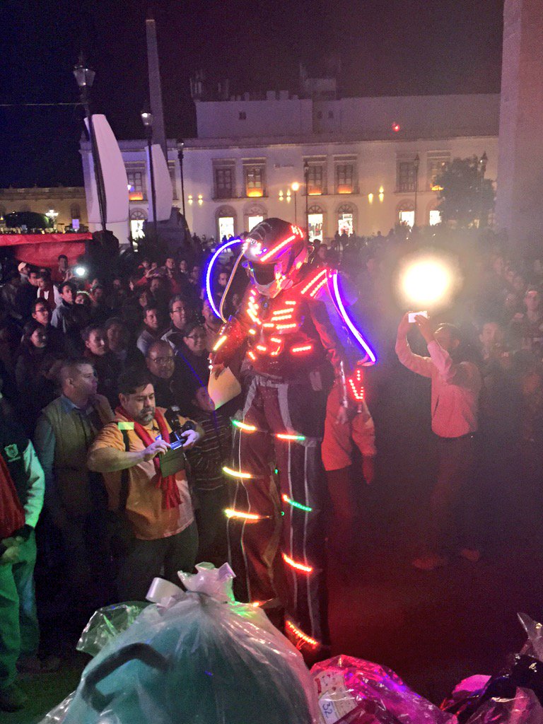 lucerogonzalezh's tweet photo. El espectacular cierre #RadioMaratón2015 felicidades @itdurango @ByCENED_Oficial @ujed @DIF_Durango 179mil sonrisas https://t.co/vLq4VRVRxZ