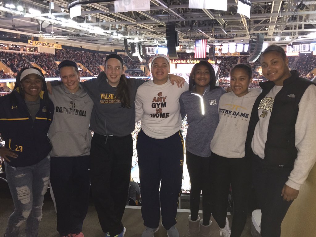DCope85's tweet photo. Tough loss to AAU teammates but it's all better when you can hang out at the Cavs game after! #toledothunder https://t.co/BLo3Uwh5Rp
