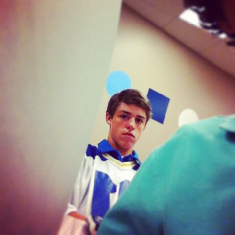 CoachHunterT's tweet photo. Happy birthday to thee slowest man on this earth. @AndrewReuter_4 #mike #IowaTrack #ecard #stretchintheshower https://t.co/5DMfn7hHDd