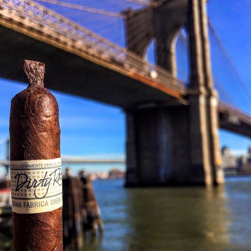 drewestatecigar's tweet photo. Picture by @Duke_Kolohe of our #LigaPrivada Dirty Rat. Where it all started for DE, under the Brooklyn Bridge... https://t.co/1DDQsbRfk4
