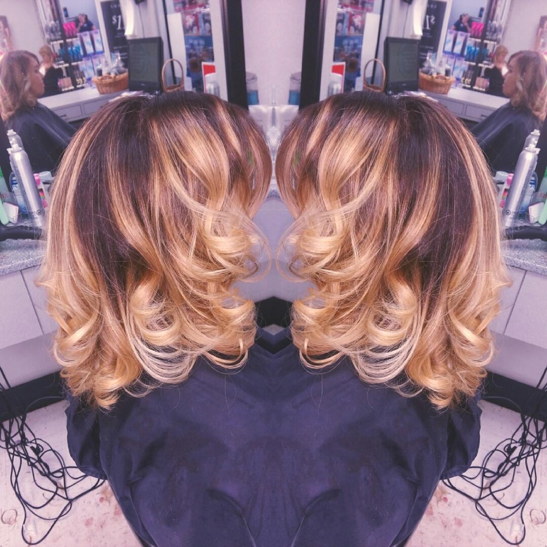 EalissaM's tweet photo. Side view of the dark mocha and warm blonde color melt/baylayage https://t.co/vRJV95FuyI