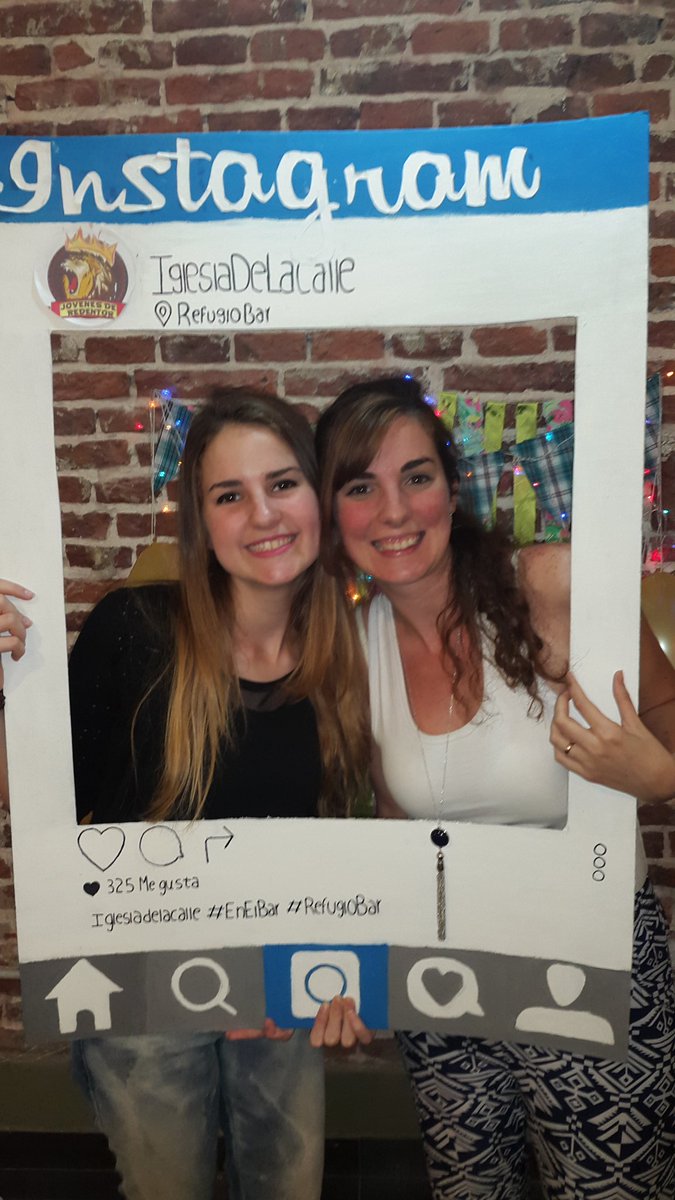 AbelChomyn's tweet photo. Sisters #EnelRefugioBar @KaTeSchall @stefyschall https://t.co/46jGDCcjdh
