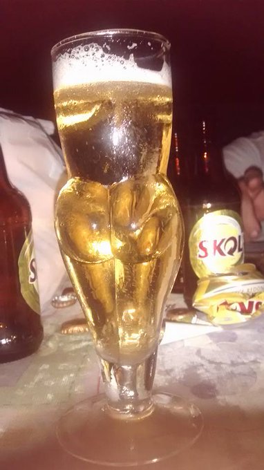 Tomando aquela loira gelada kkkkkkkkk https://t.co/q8T9MpuonW<a href="/tag/tesao"class="tags"><span>#tesao</span></a>