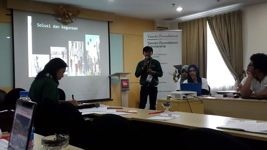 Now!!pitching session about social project... #TanotoScholars #leadership <a href="/tanotoeducation/">Tanoto Foundation</a>