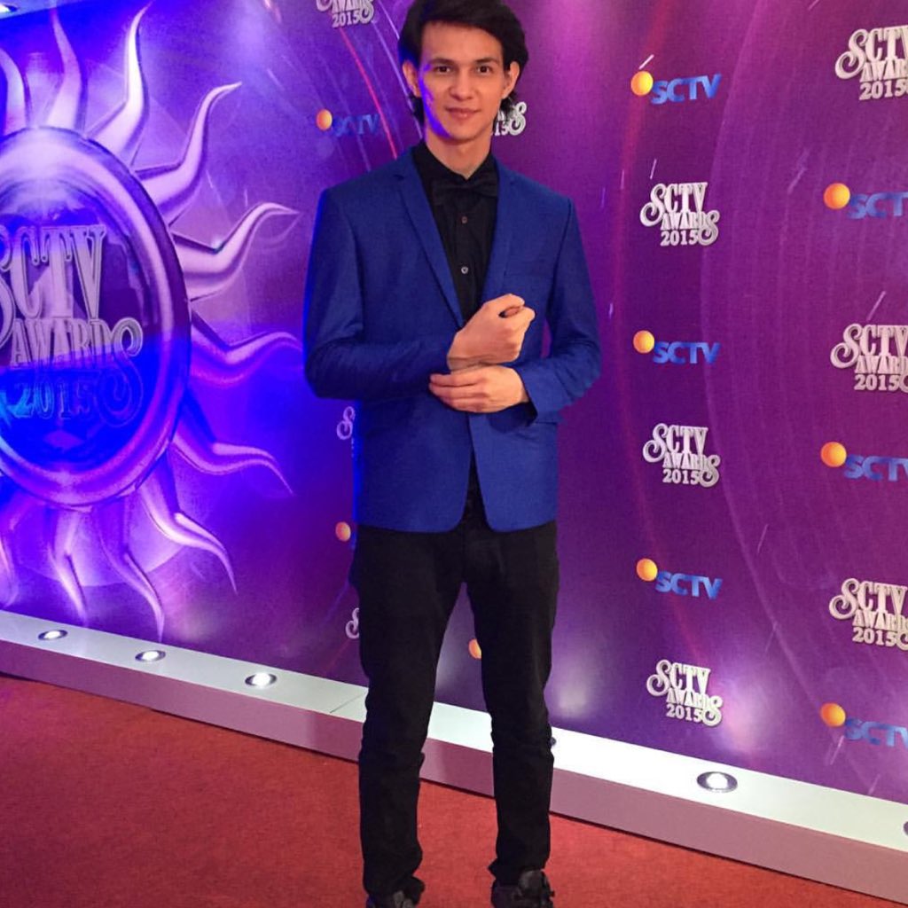 ofcmarcellersby's tweet photo. Tonight ko @MarcellDarwin at #SCTVAwards2015 😘 gantengnya luar biasaa 😊 https://t.co/0yLHznqShC