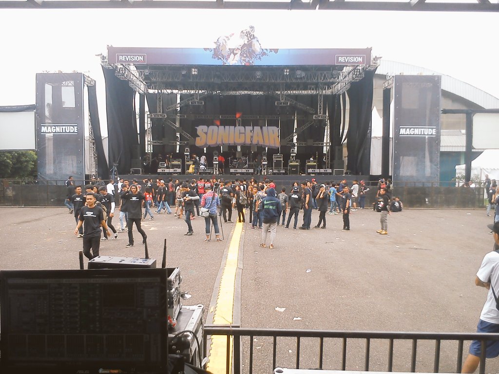 SonicFair's tweet photo. Banduuuung..! Pesta sudah dimulai #MagnitudeSonicfairBandung https://t.co/0K2l1I9pUn