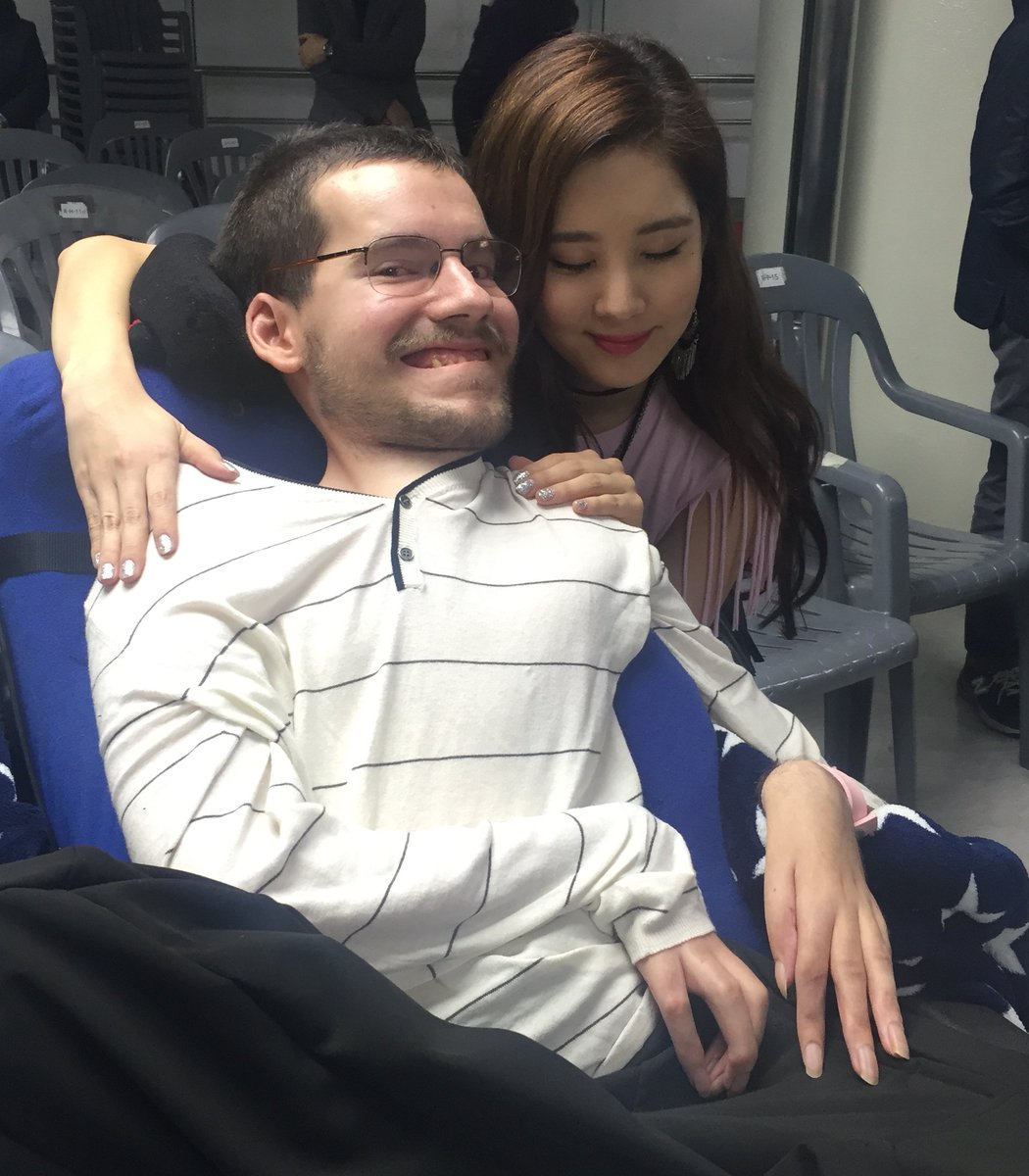 Matthew_AMS's tweet photo. My fanaccount of meeting SNSD backstage at Phantasia in Seoul with some extra pics.
Link: https://t.co/fE8Pfpoq5W https://t.co/kOI0M5lLxy